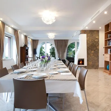 Sleeps 12 With Air Con Torca