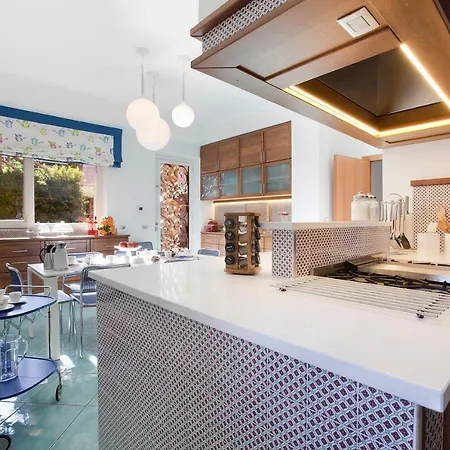Sleeps 12 With Air Con Villa