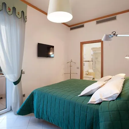 Sleeps 12 With Air Con *