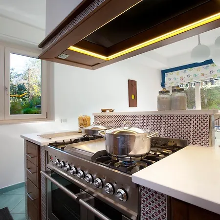 Sleeps 12 With Air Con Villa