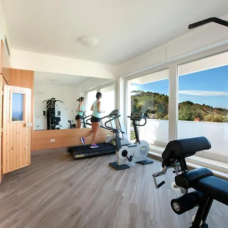 Sleeps 12 With Air Con * Torca
