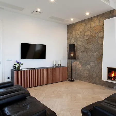 Sleeps 12 With Air Con Villa