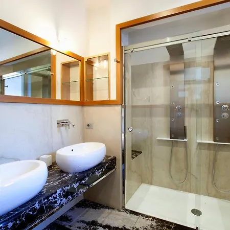 Sleeps 12 With Air Con * Torca