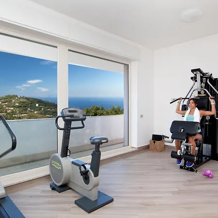 Sleeps 12 With Air Con * Torca