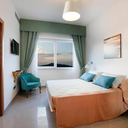 Sleeps 12 With Air Con * Torca